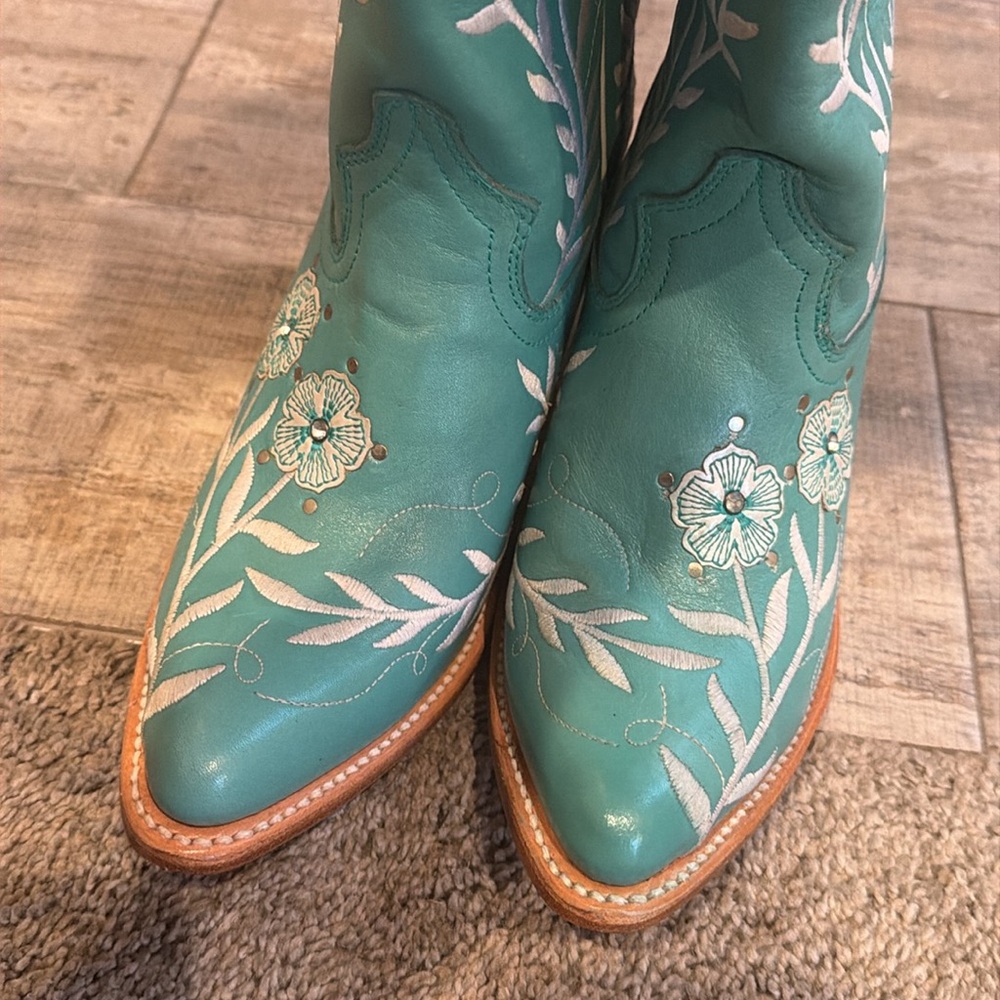 Ariat boots - Picture 3 of 7